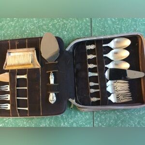 Beautiful vintage Reed & Barton serving set-
Very good condition-